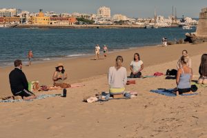 Beach & Yoga_vijnanayogaalgarve_all-life-is-yoga