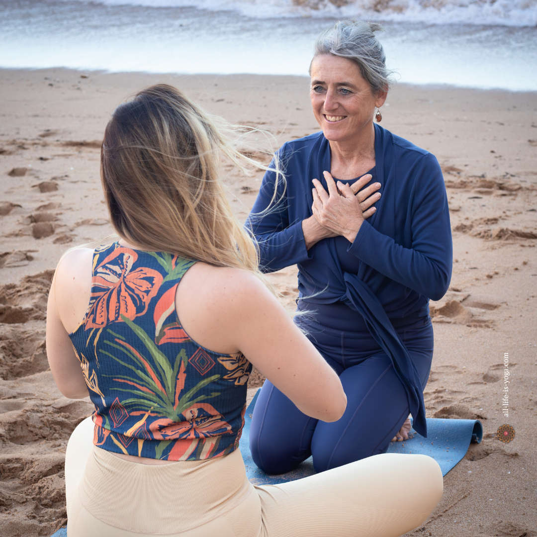 Beach Yoga_algarve_all life is yoga